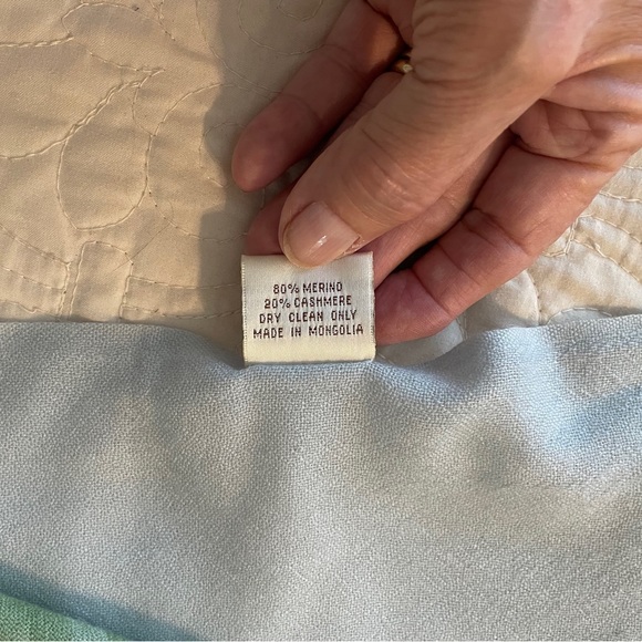 Cashmere scarf with Hand Screened Thistle Design - Picture 5 of 5